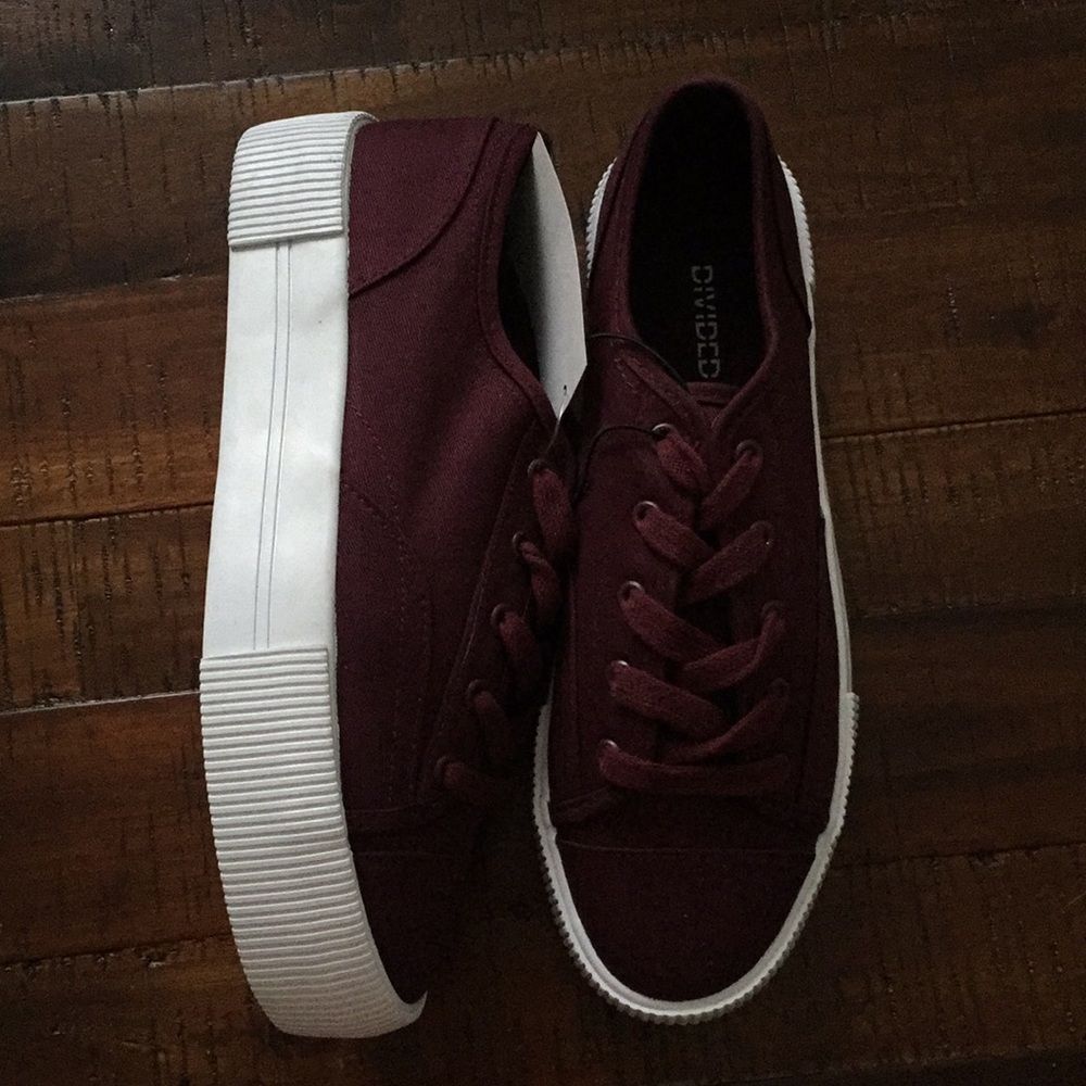 Wine color platform sneakers